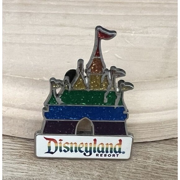 DLR 2019 Rainbow Pride Glitter Castle Sleeping Beauty Trading Pin 139471 - Picture 1 of 7